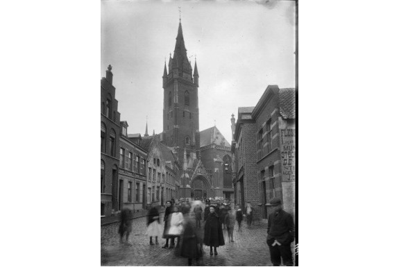 Fotowand Herinneringen van Venlonaren aan de Groeete kerk, wij hebben uw hulp nodig